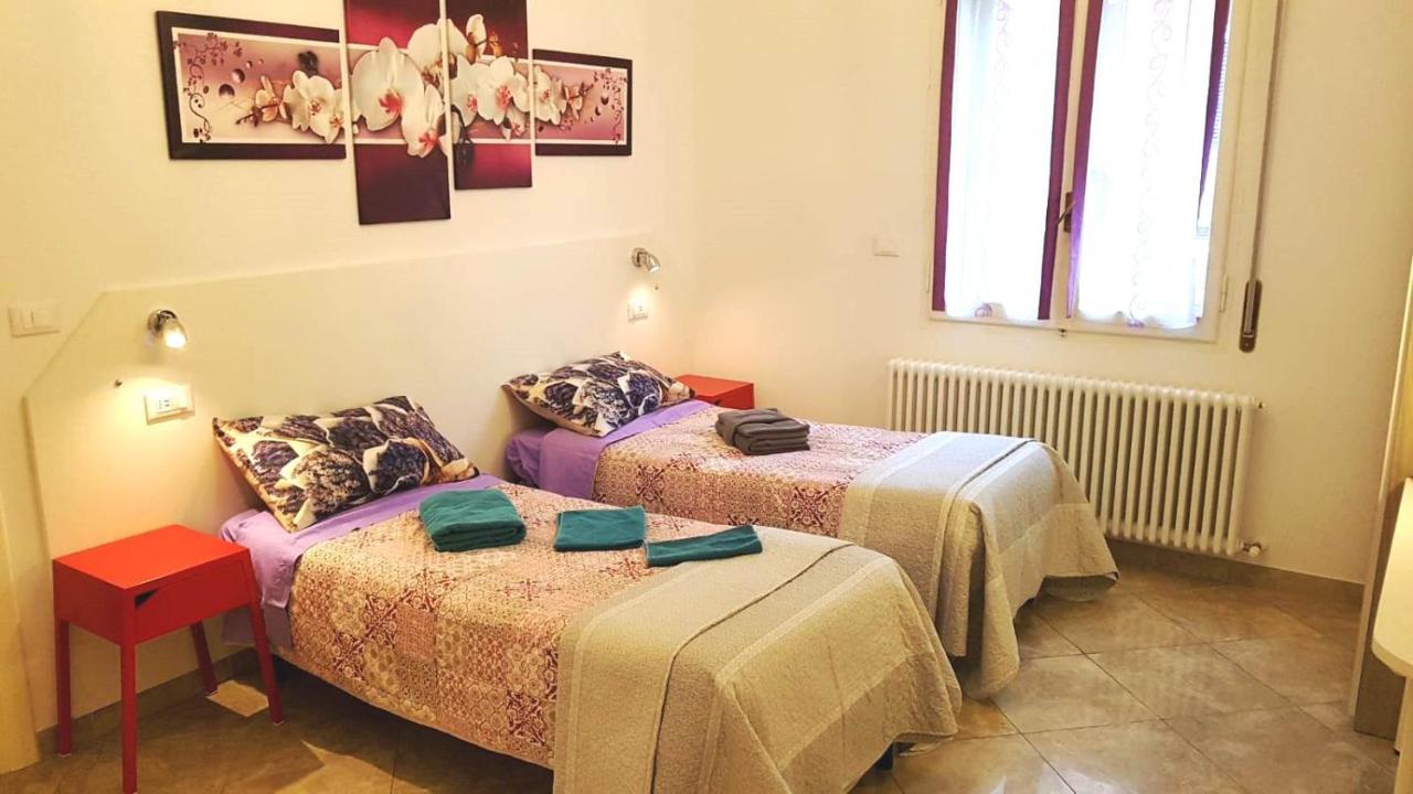 Camera Doppia con Letti Singoli con Bagno Privato